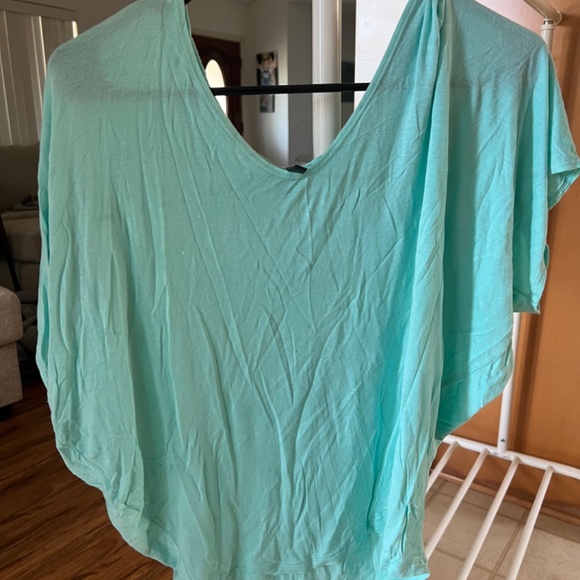 Tops - Picture 6 of 10